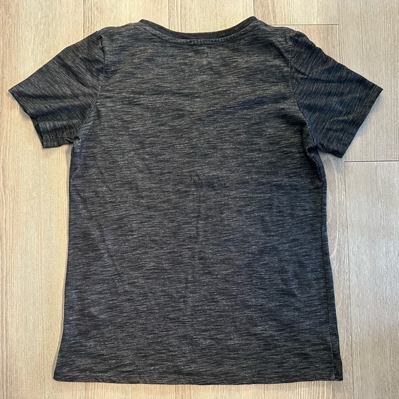 Nike Chicago Bulls medium tshirt. Gray Dri fit. Vneck - Picture 7 of 7